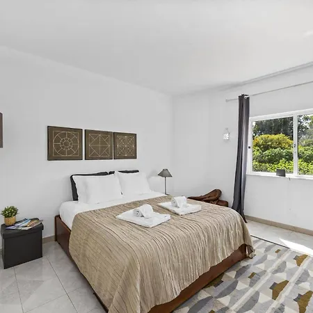 Amoreira By Lagoa (Algarve)